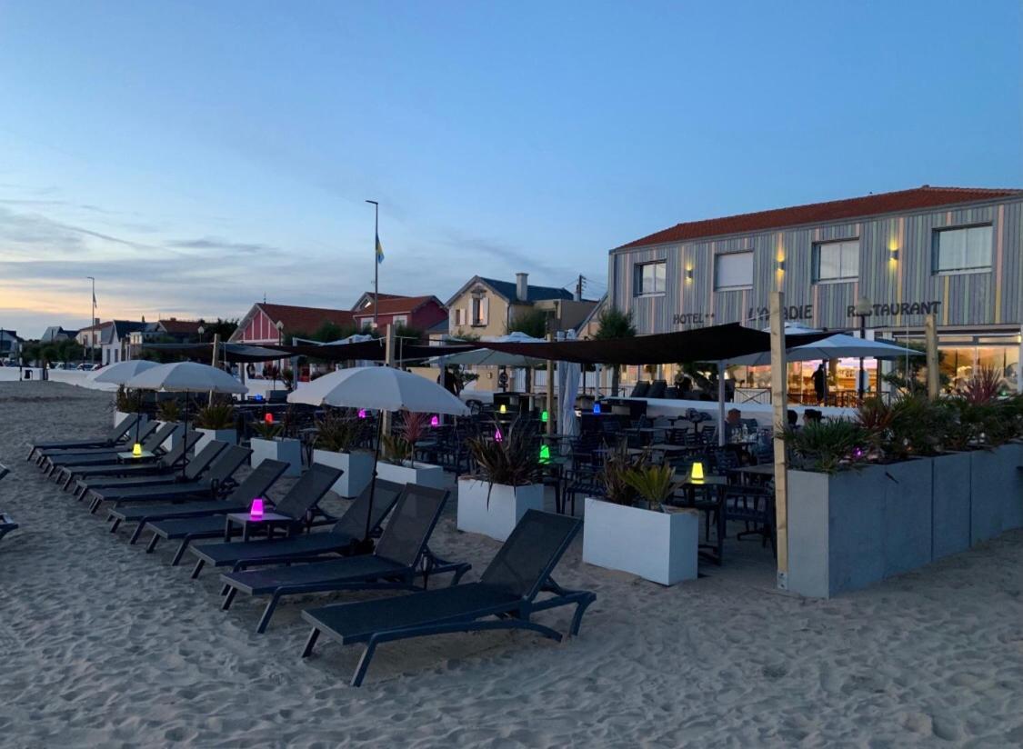 Acadie Saint Victor - Hotel Restaurant - Face Mer - Chatelaillon Plage Esterno foto
