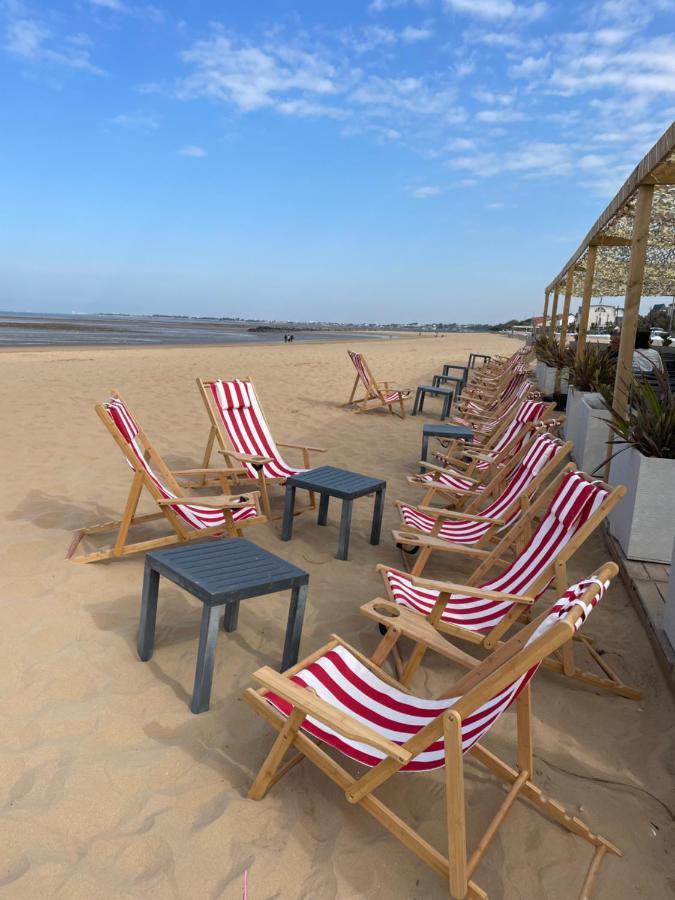 Acadie Saint Victor - Hotel Restaurant - Face Mer - Chatelaillon Plage Esterno foto