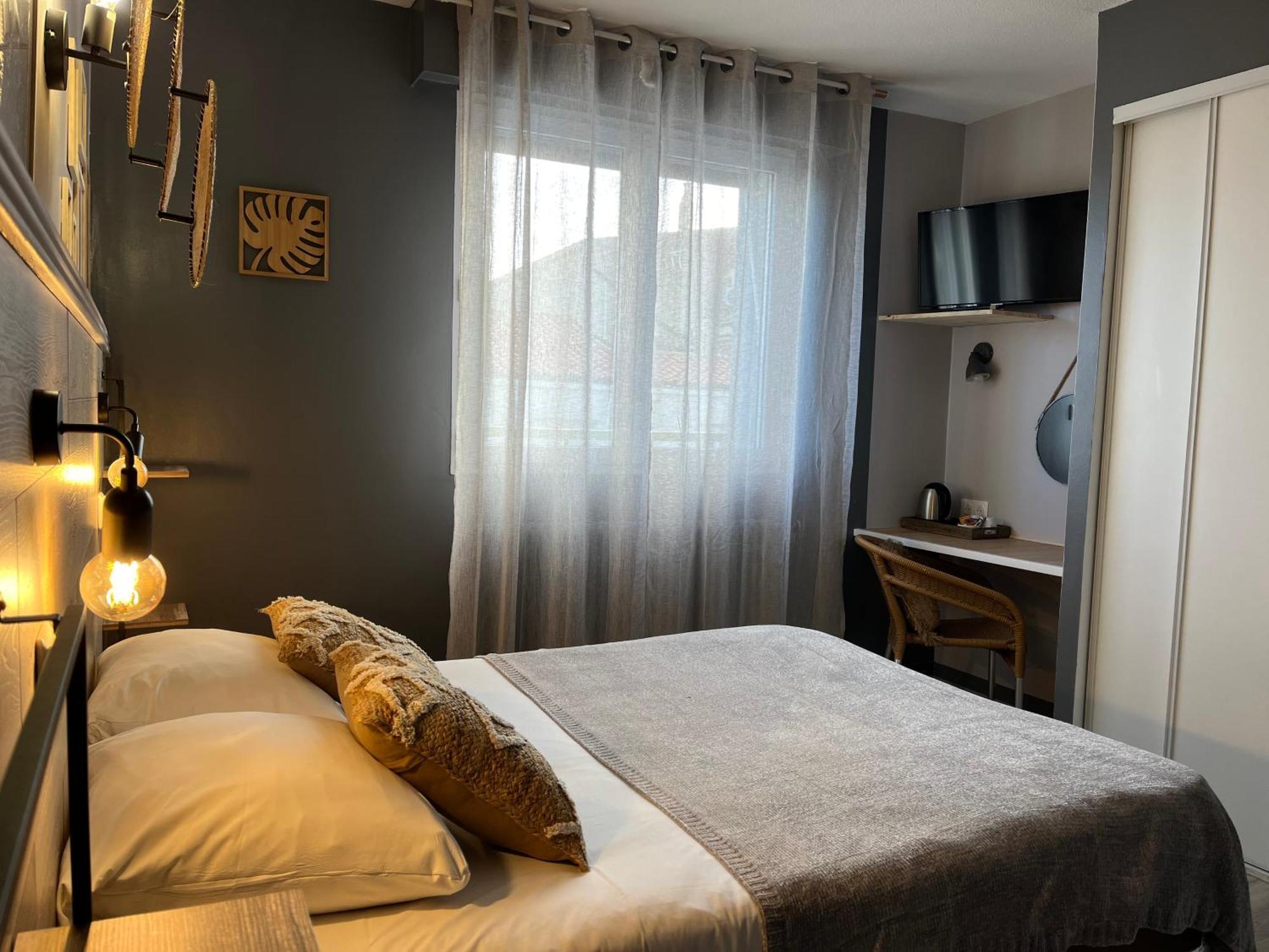 Acadie Saint Victor - Hotel Restaurant - Face Mer - Chatelaillon Plage Esterno foto