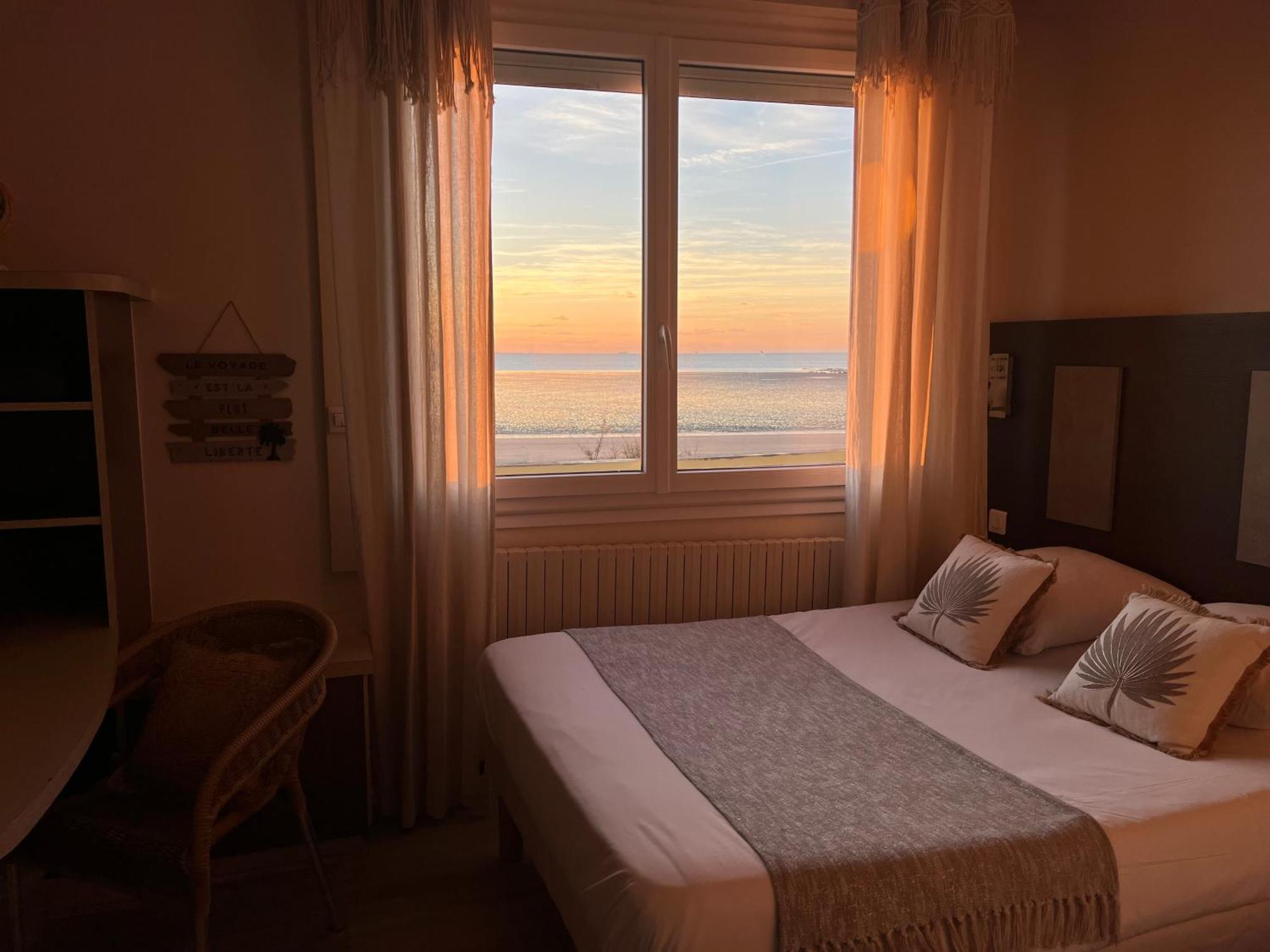 Acadie Saint Victor - Hotel Restaurant - Face Mer - Chatelaillon Plage Esterno foto