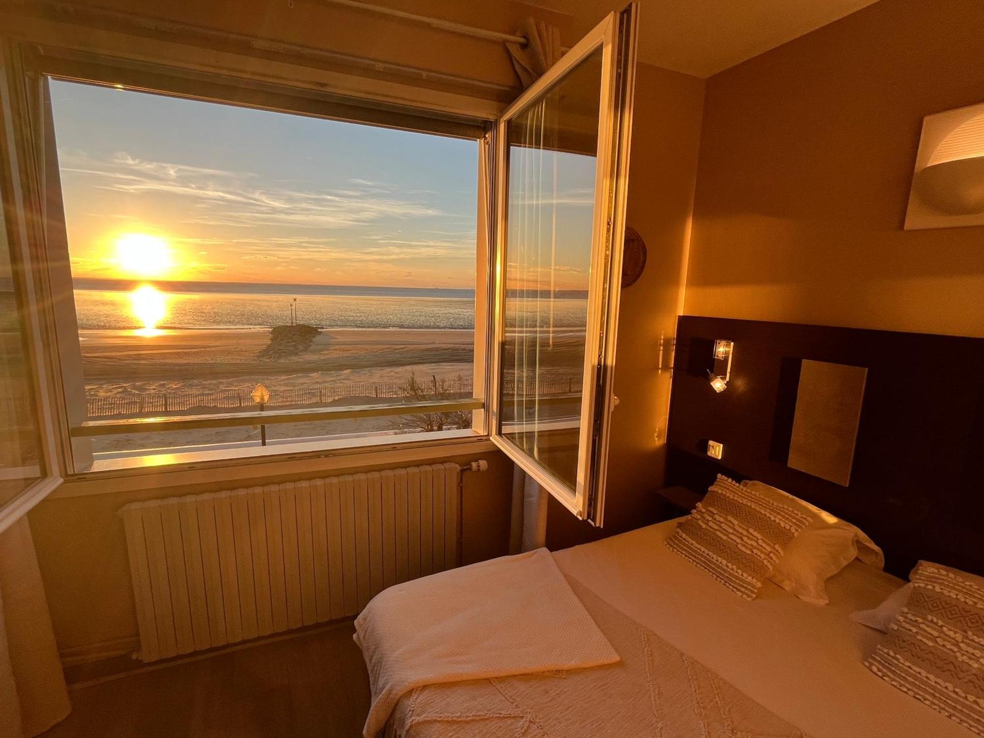 Acadie Saint Victor - Hotel Restaurant - Face Mer - Chatelaillon Plage Esterno foto