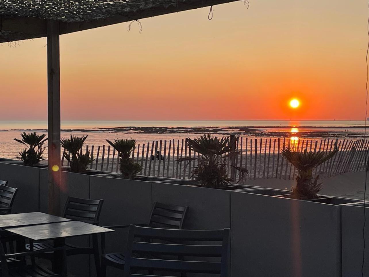 Acadie Saint Victor - Hotel Restaurant - Face Mer - Chatelaillon Plage Esterno foto