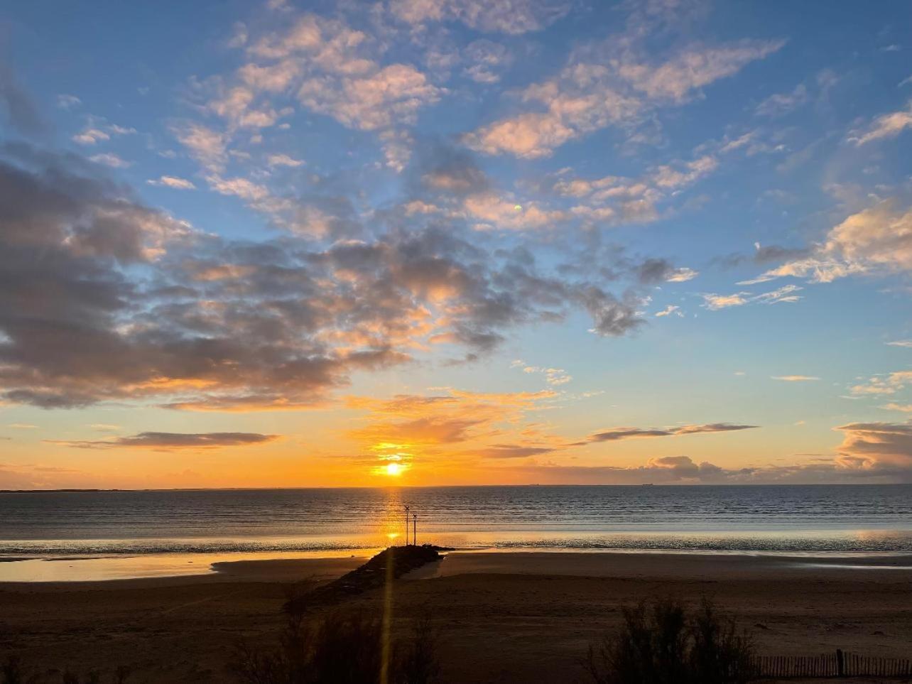 Acadie Saint Victor - Hotel Restaurant - Face Mer - Chatelaillon Plage Esterno foto