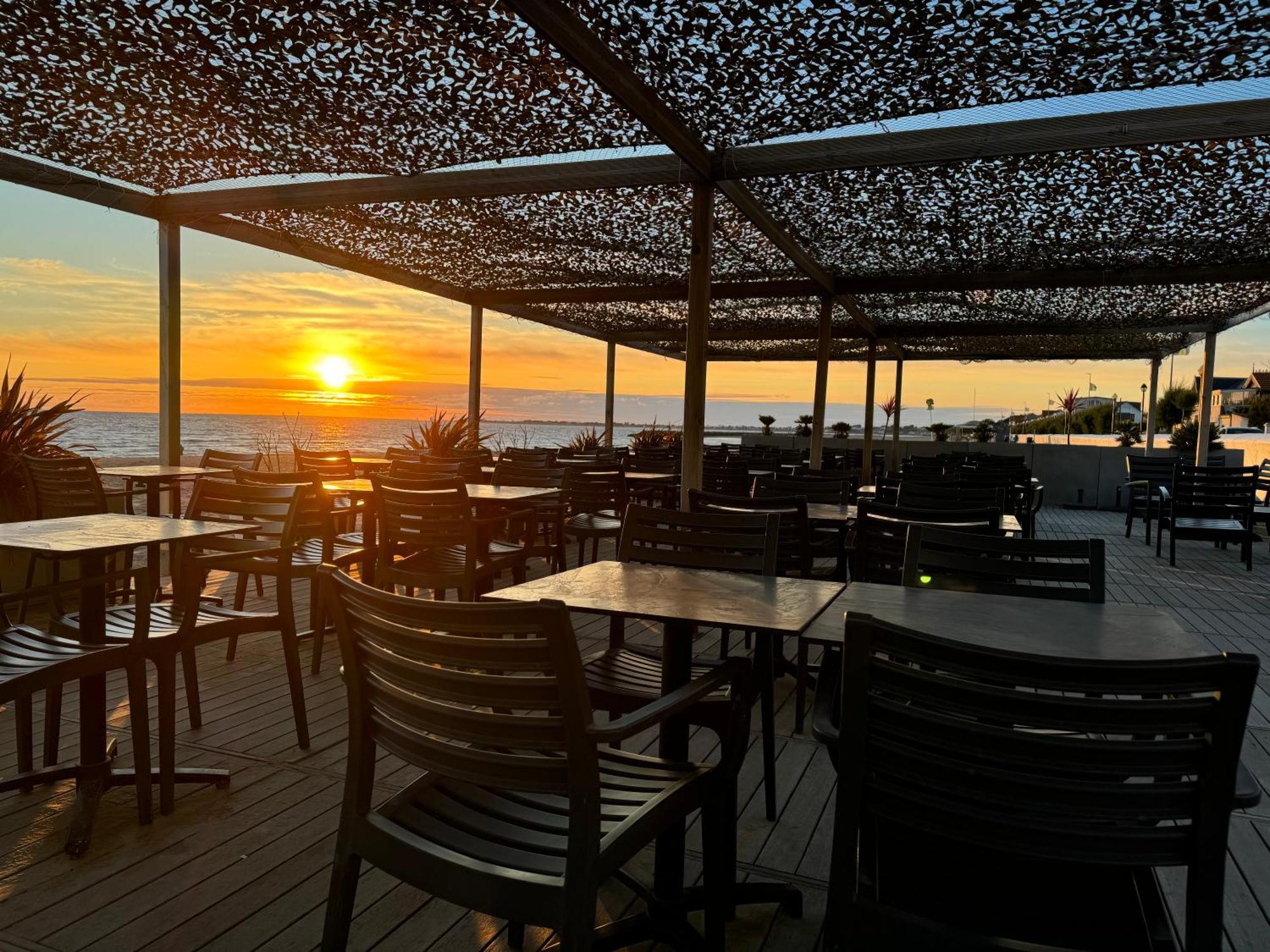 Acadie Saint Victor - Hotel Restaurant - Face Mer - Chatelaillon Plage Esterno foto
