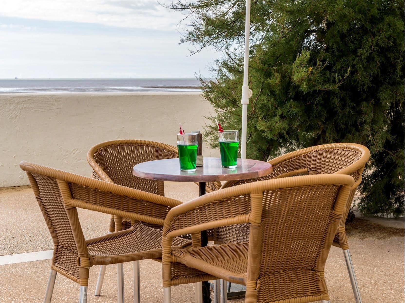 Acadie Saint Victor - Hotel Restaurant - Face Mer - Chatelaillon Plage Esterno foto